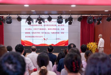 我校举行2025年新教职工培训