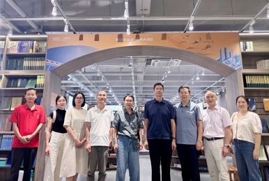 书海“鲜”采  精准服务 ——朱爱红副校长带队参加广东新华2025年秋季馆配会